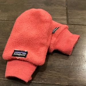Patagonia pink baby (6-12 months) mittens